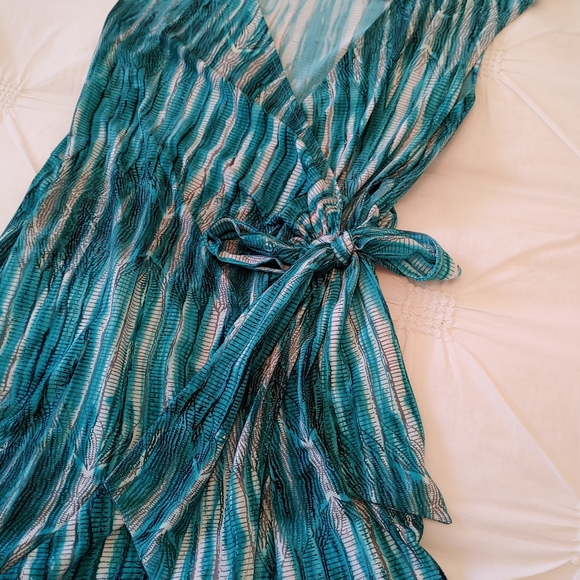 BCBG Maxazria marian teal cyan combo printed crossover wrap midi dress. Size L - Picture 4 of 8